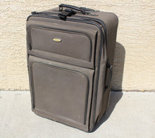 Load image into Gallery viewer, Eddie Bauer Rolling Luggage Set (Suitcase A)