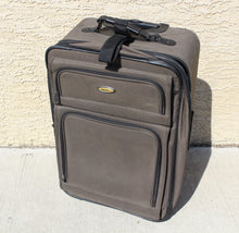 Load image into Gallery viewer, Eddie Bauer Rolling Luggage Set (Suitcase B)